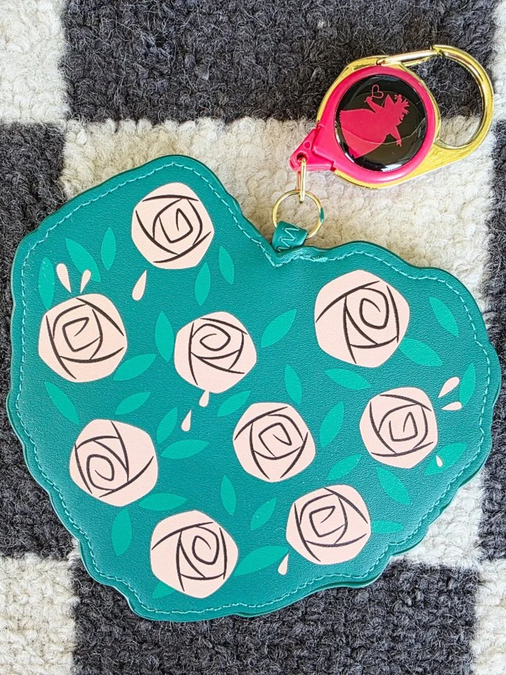 Disney Alice In Wonderland Roses Heart-Shaped Retractable Lanyard